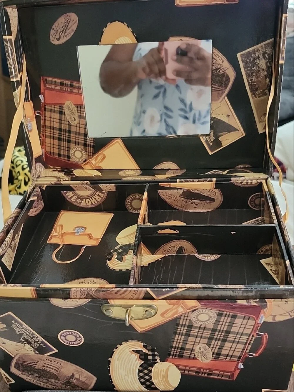 Travel-Themed Jewelry Storage Box in Black and Brown